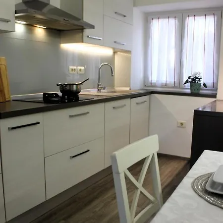 Jolanda Villa *