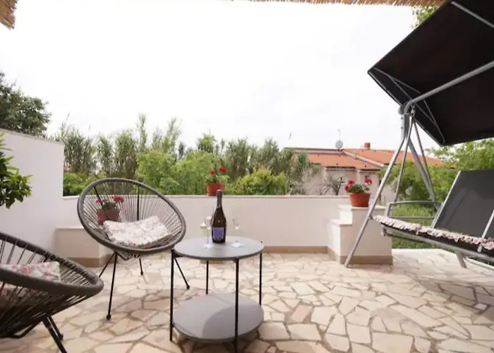Jolanda Villa *