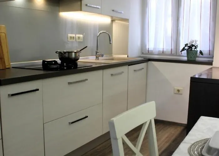 Jolanda Villa *